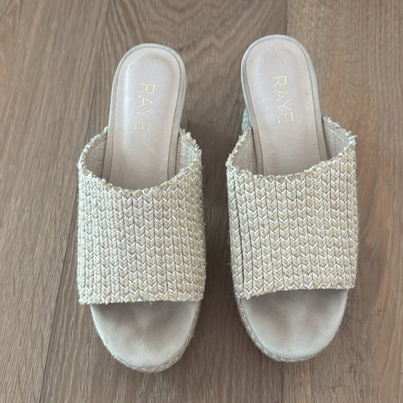 Raye Wedge - Picture 2 of 2